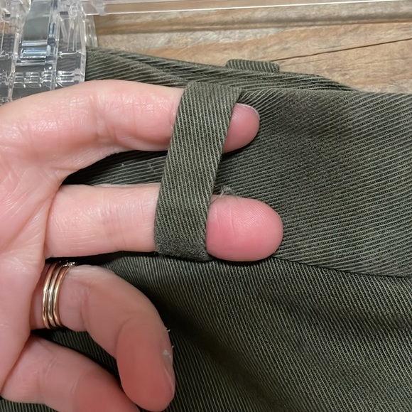 Club Monaco size 6 Green Cropped Cargo Wide Leg Cuffed Utility Pants - Picture 3 of 16